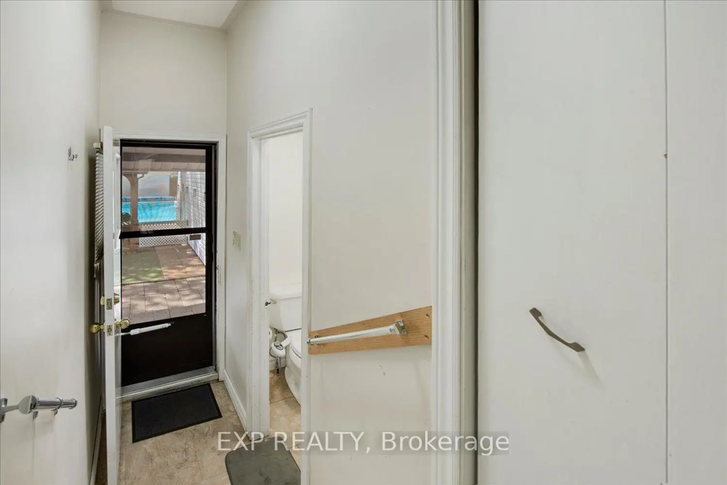 376 Surrey Drive photo 5