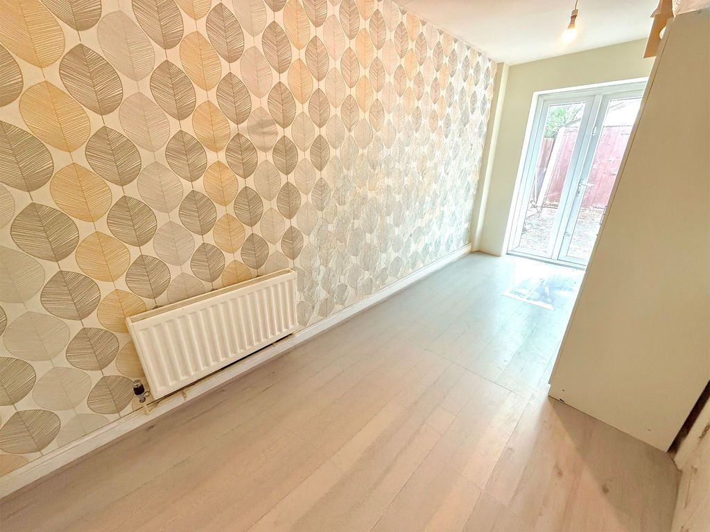 Additional image 5 of 4 bed semi-detached house for saleEvelyn Road, Dunstable LU5