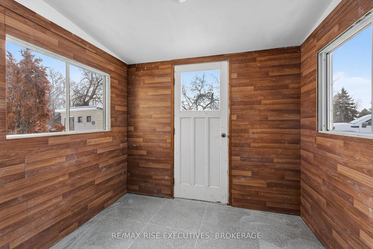 750 Moira Road photo 3