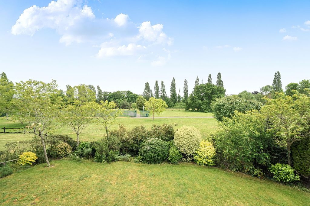 Additional image 18 of 3 bed flat for saleHorton Crescent, Epsom KT19
