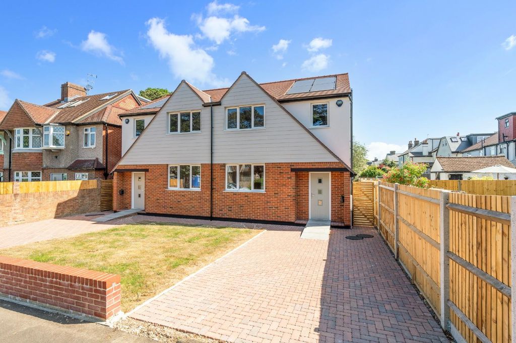 3 bed semi-detached house for saleEwell Park Way, Stoneleigh KT17
