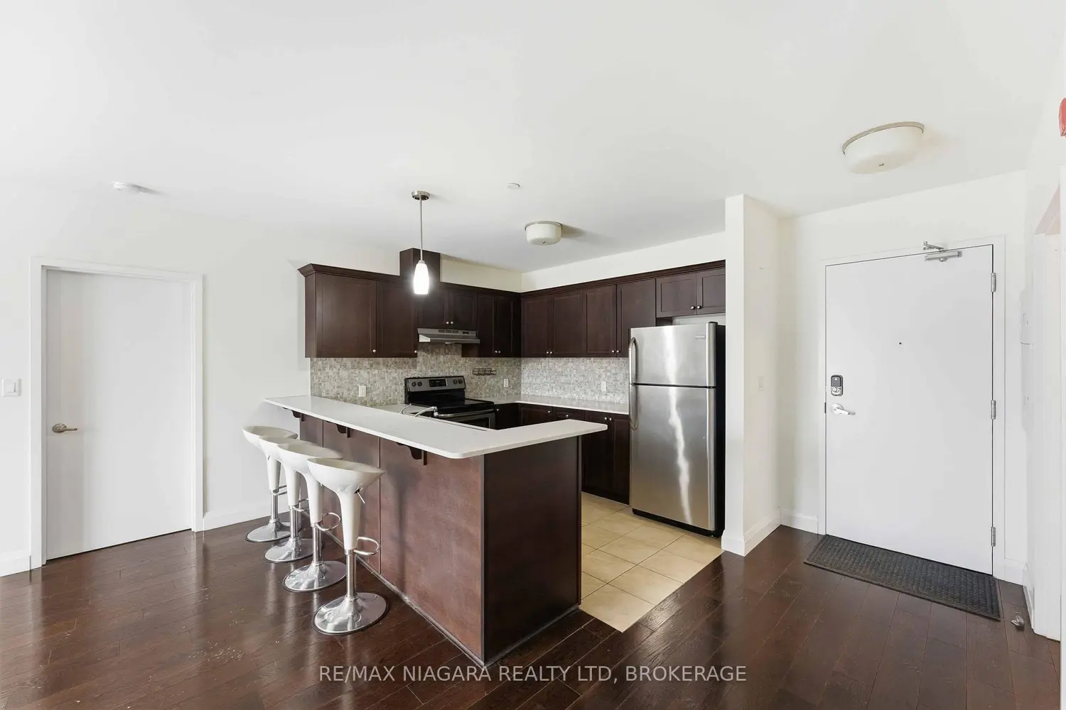 26 Wellington Street 404 photo 4