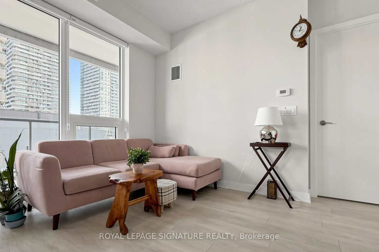 Additional image 7 of 2221 Yonge Street 1011