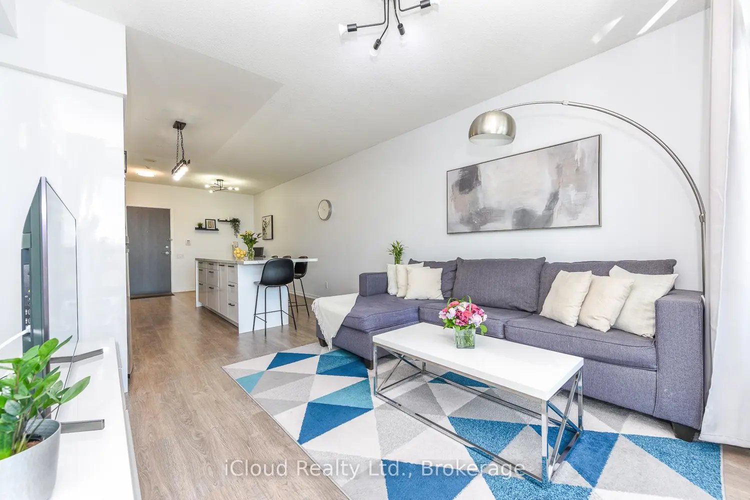 Additional image 4 of 103 The Queensway 1303