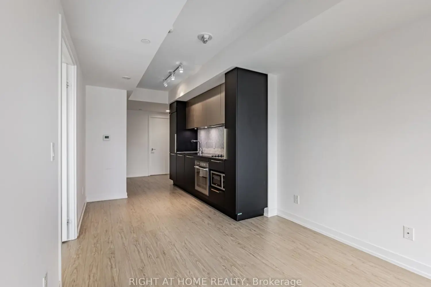 Additional image 10 of 85 Wood Street 1615