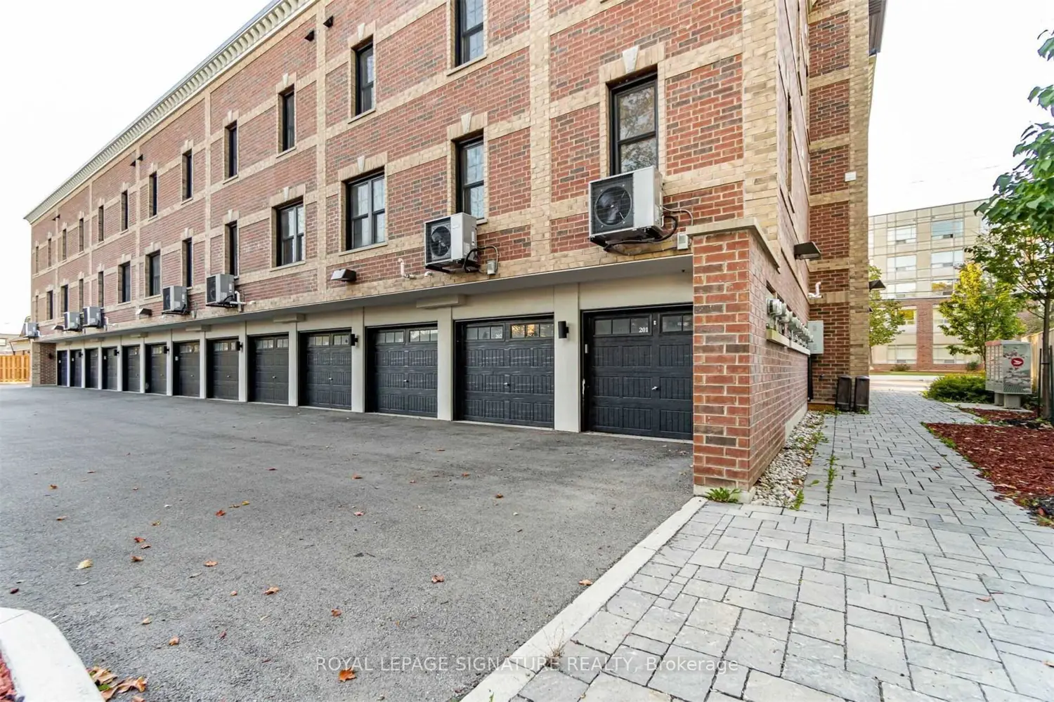Additional image 19 of 760 Lakeshore Road 202