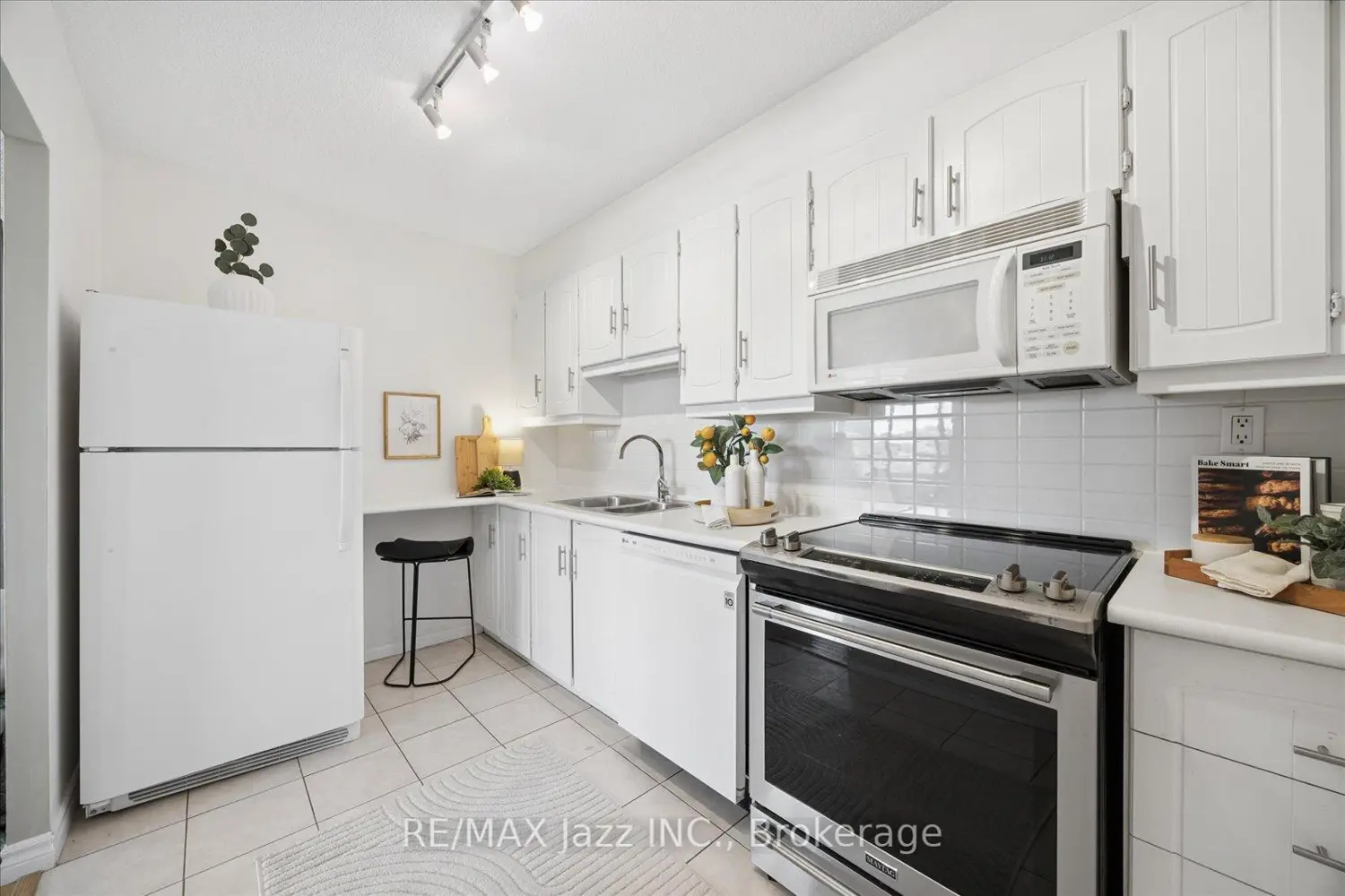 55 William Street 511 photo 3