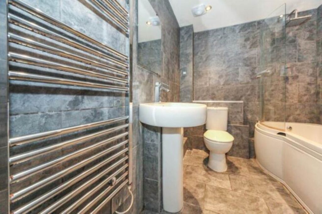 Additional image 7 of 2 bed flat for saleBramley Court, Luton Road, Dunstable LU5