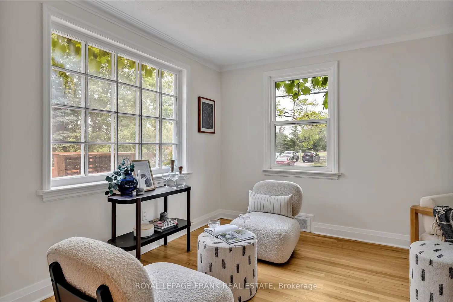470 Albertus Avenue photo 4