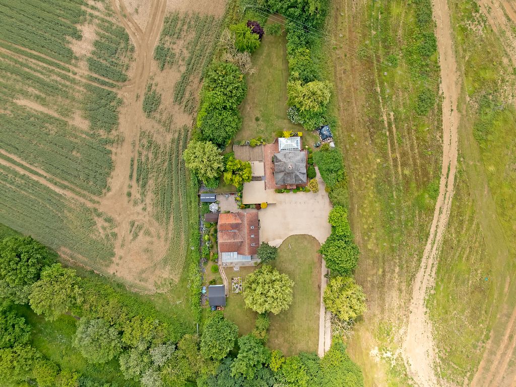 6 bed barn conversion for saleButtleys Lane, Great Dunmow CM6 photo 2