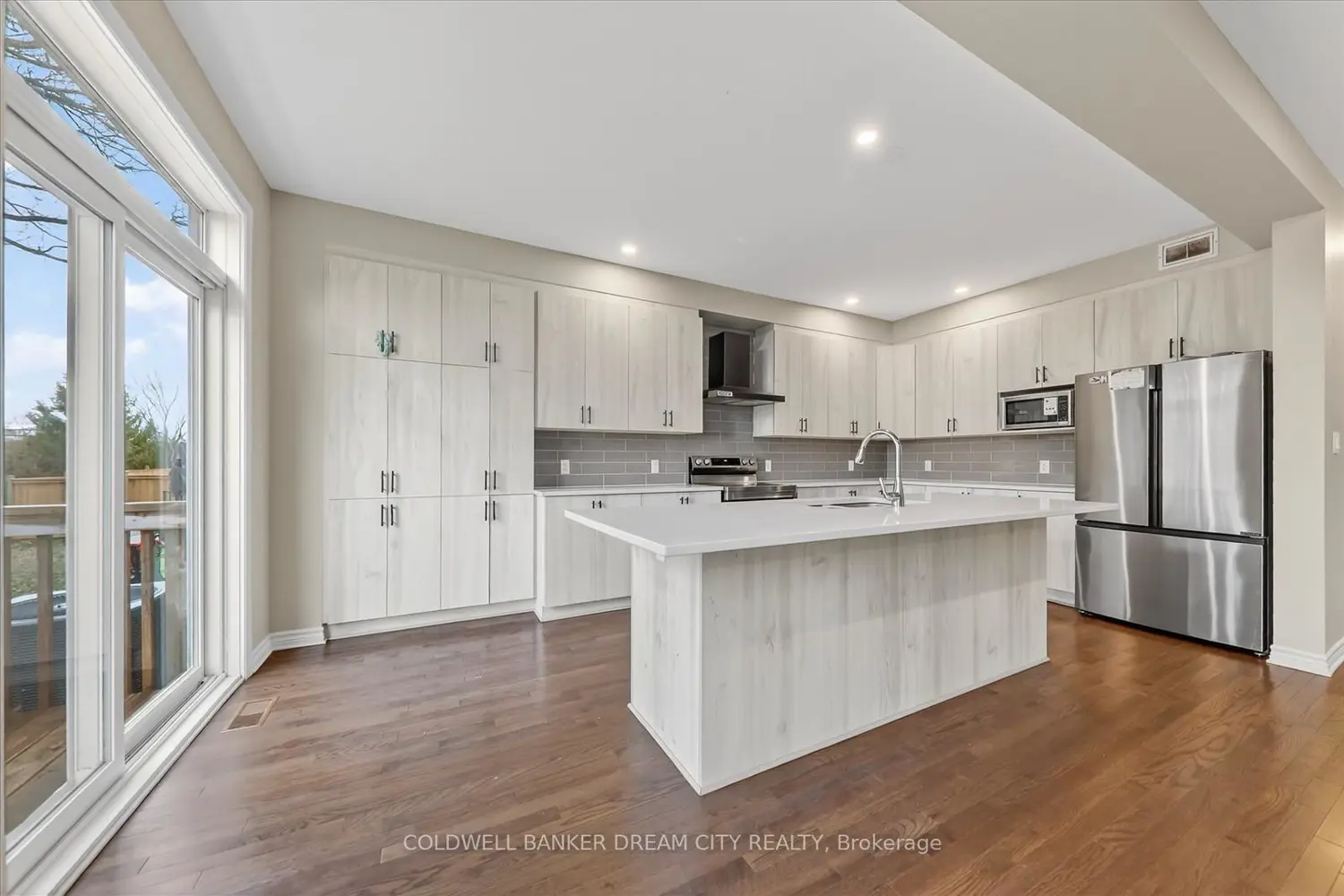 1386 Monarch Drive photo 3