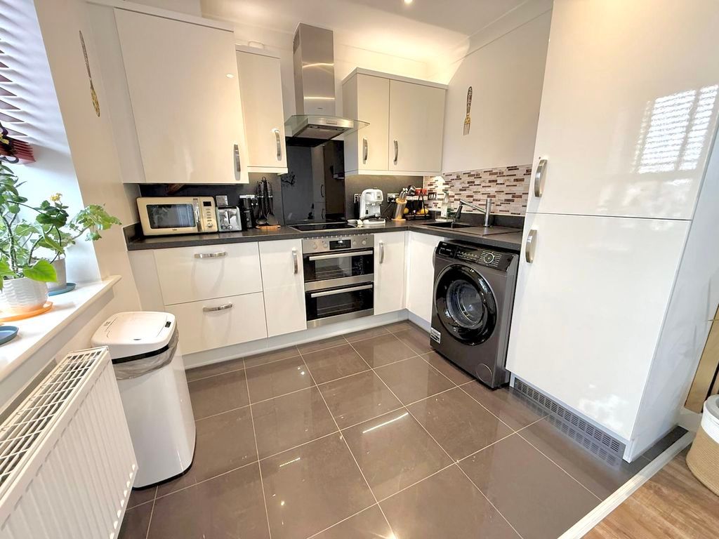 Additional image 3 of 2 bed flat for saleVauxhall Way, Dunstable LU6