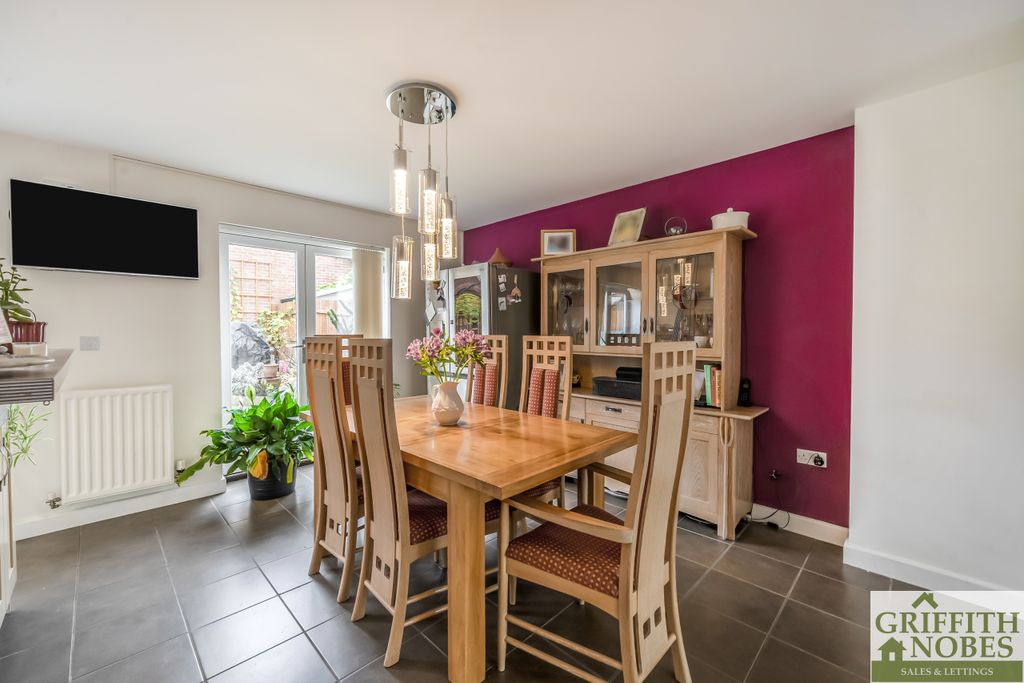 3 bed terraced house for saleRicardo Drive, Dursley, Gloucestershire GL11 photo 5