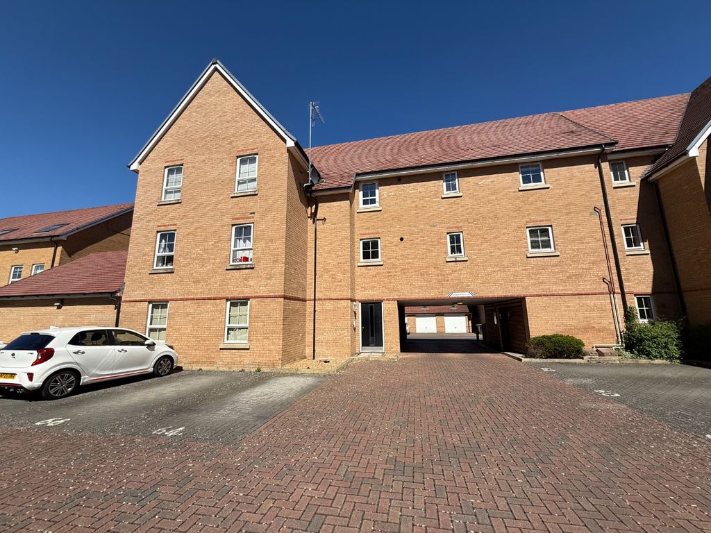Additional image 8 of 2 bed flat for saleBank Avenue, Dunstable LU6