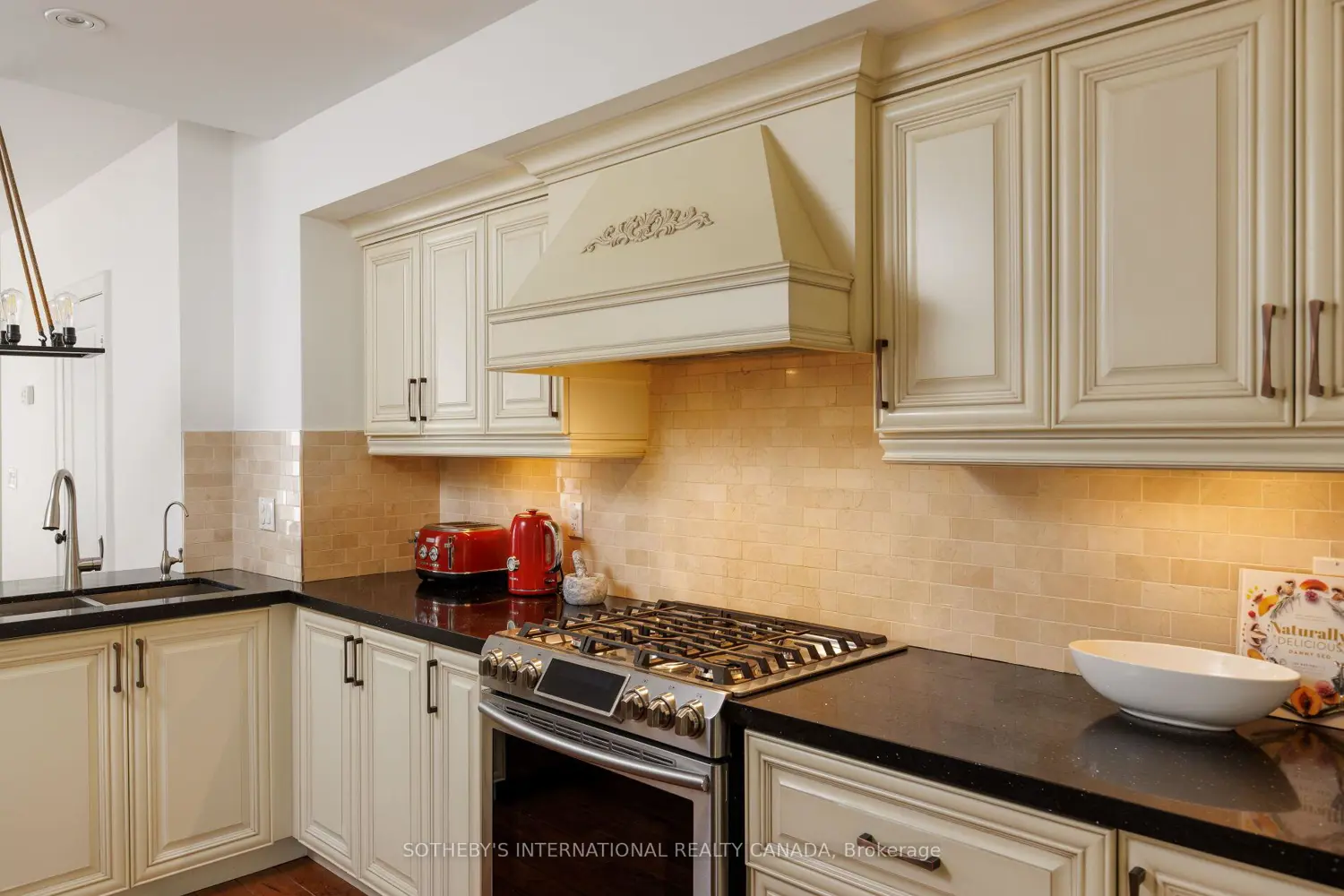 Additional image 9 of 866 1/2 Carlaw Avenue