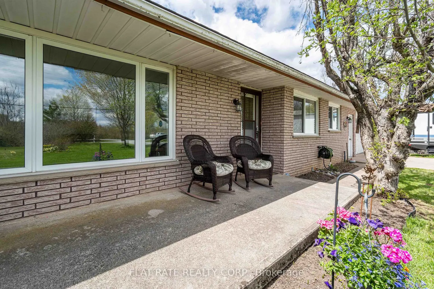 2086 Mccrackens Landing Road photo 3