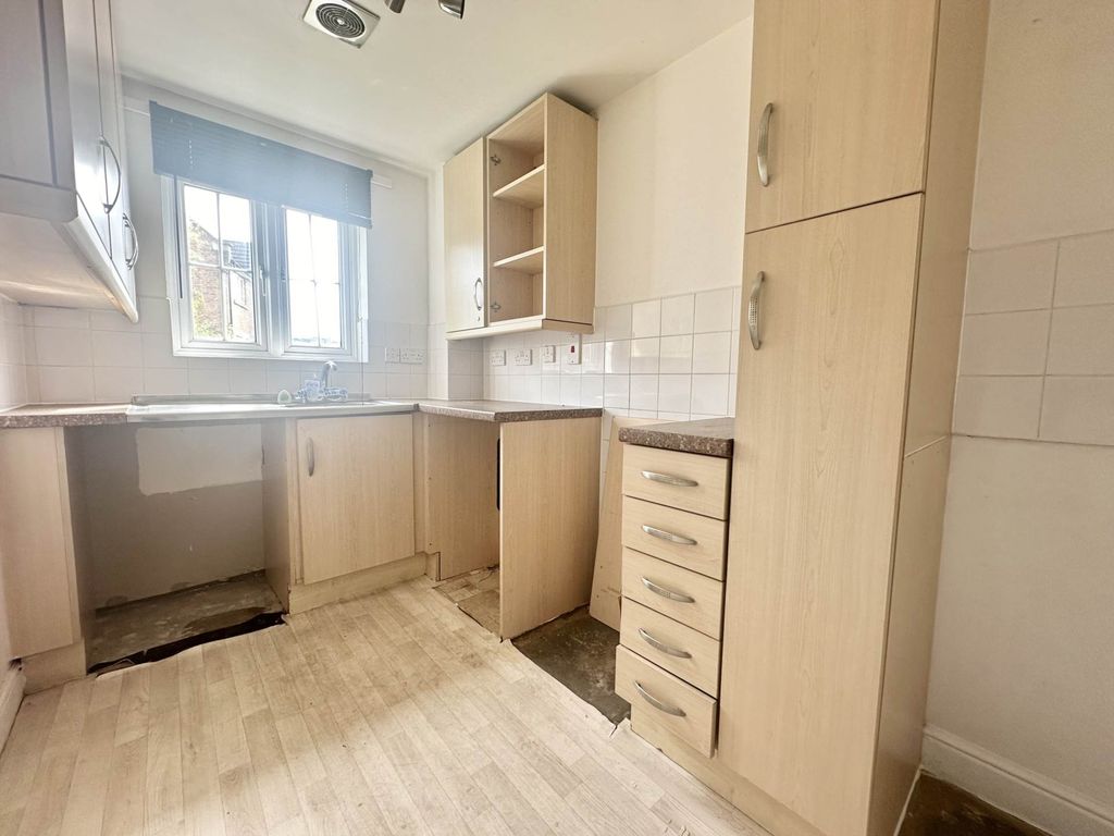 Additional image 3 of 2 bed flat for saleBramley Court, Luton Road, Dunstable LU5
