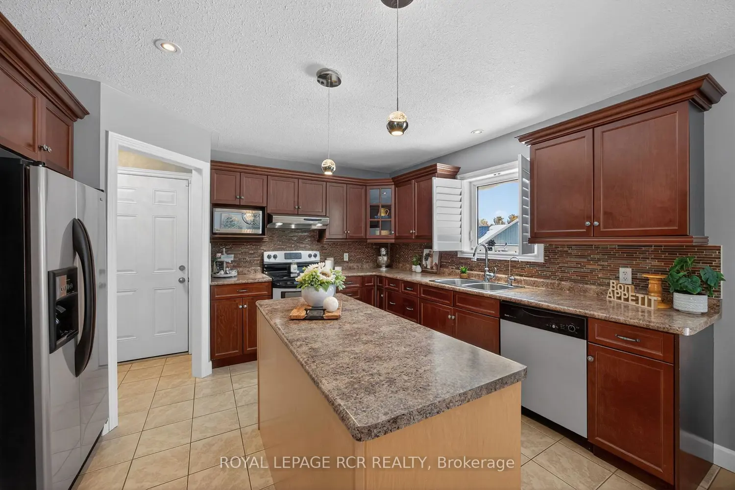 17 Deaken Drive photo 3