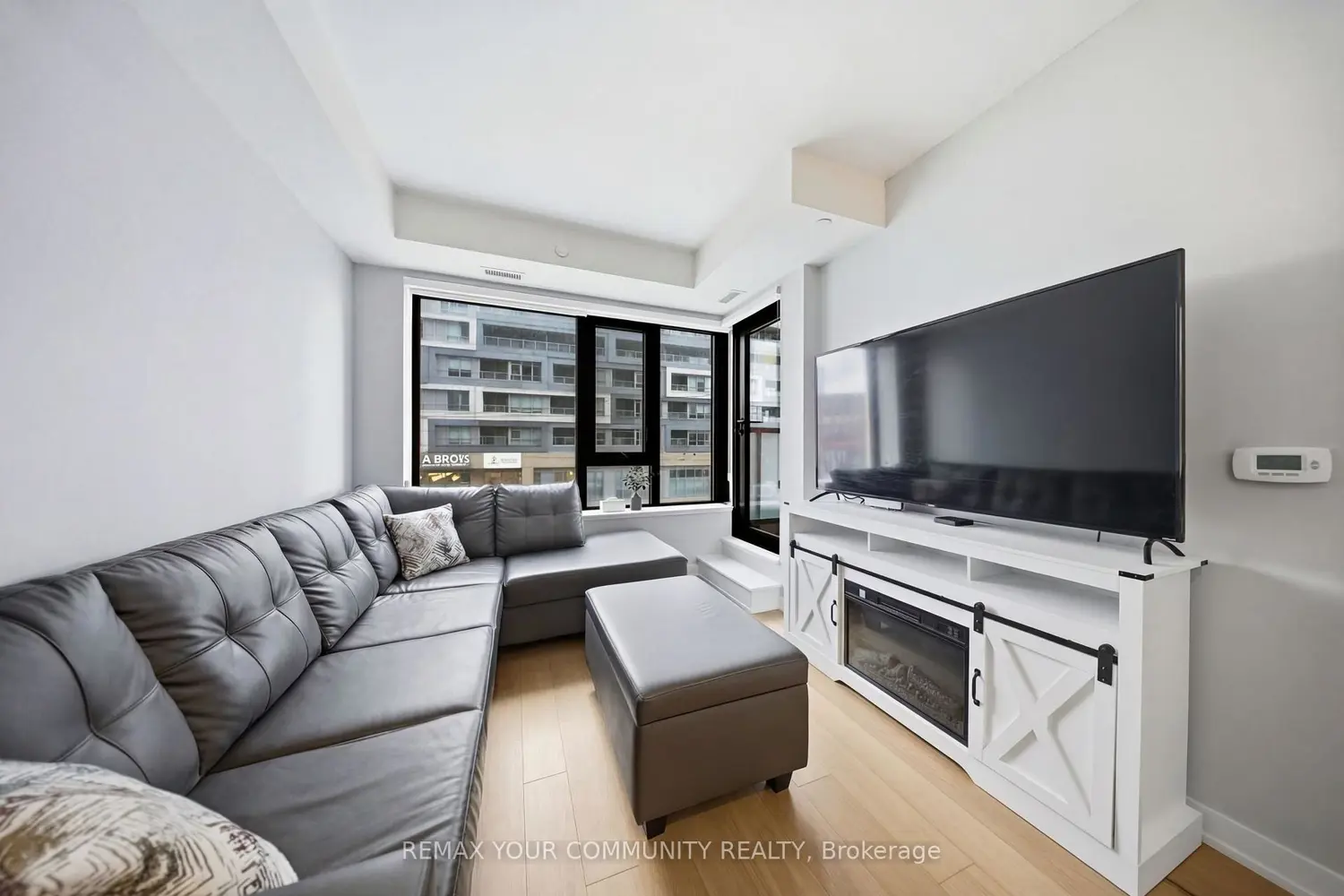 Additional image 9 of 840 St Clair Avenue 312