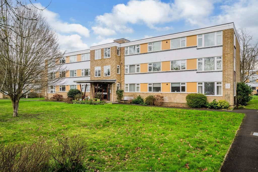3 bed flat for saleAvenue Road, Epsom KT18