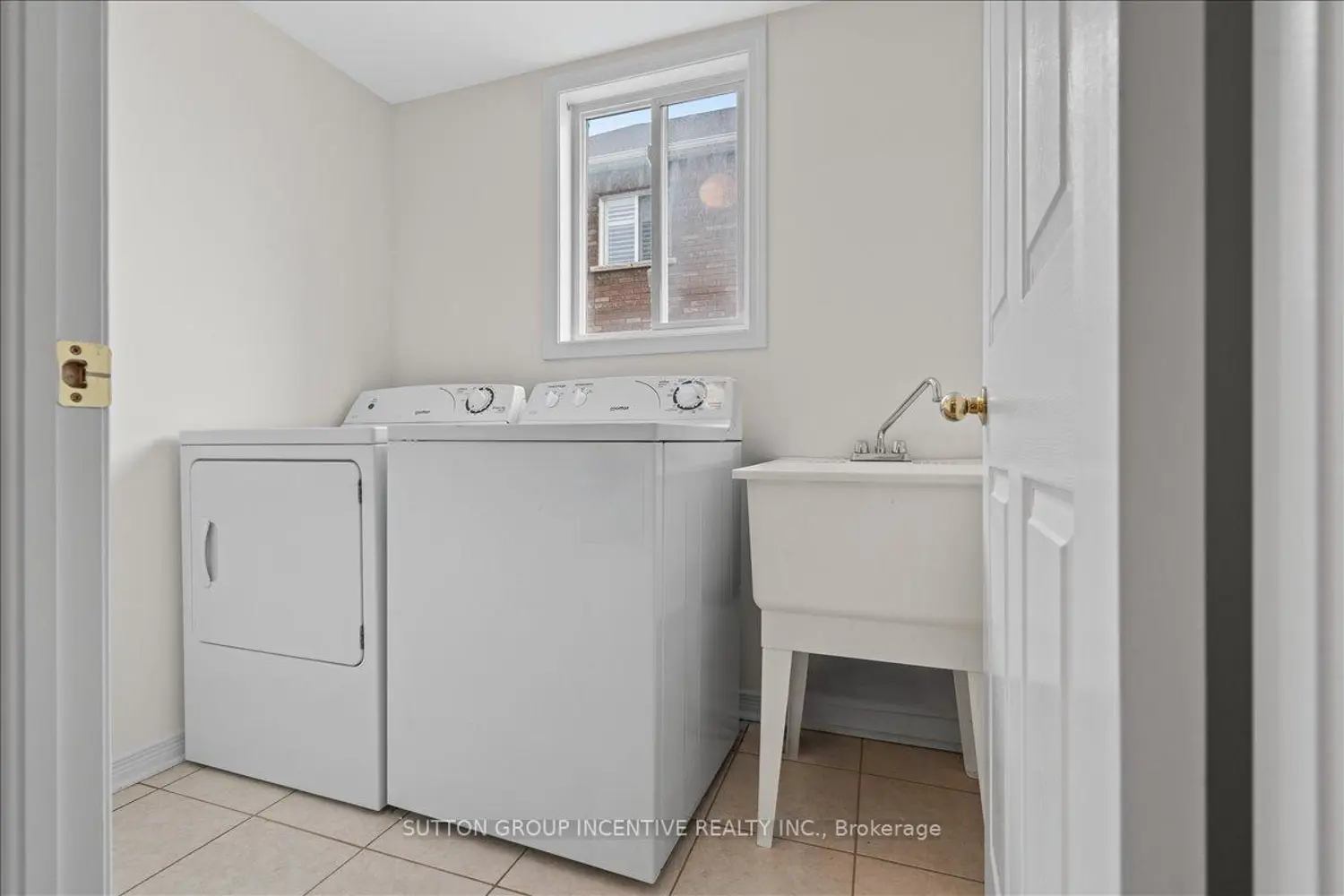 1200 Mary-Lou Street photo 5