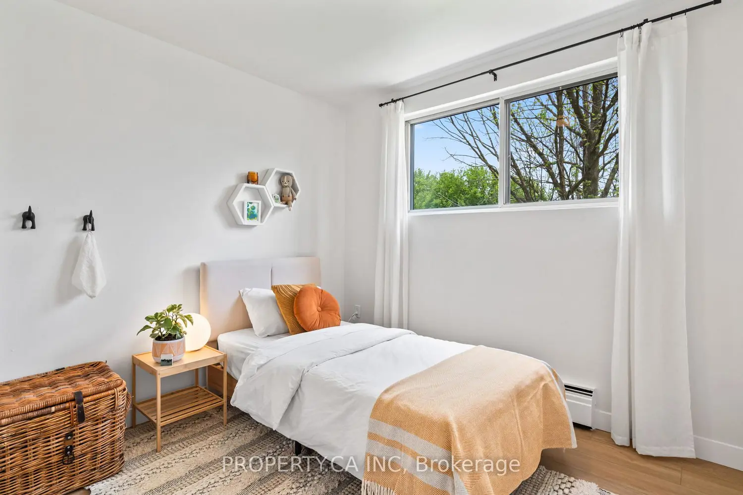 Additional image 15 of 1830 Dumont Street 202