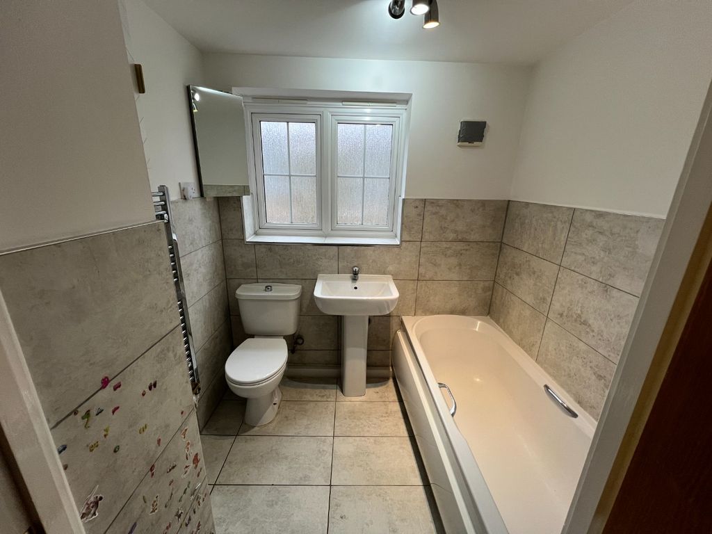Additional image 9 of 2 bed flat for saleBramley Court, Luton Road, Dunstable LU5