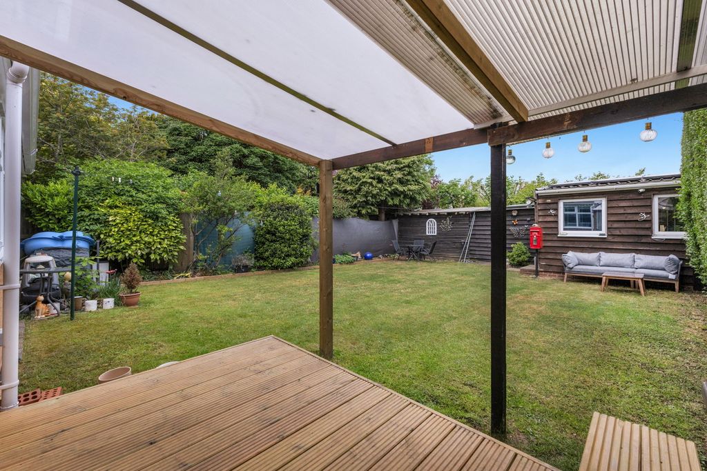 Additional image 22 of 4 bed semi-detached house for saleHadrian Avenue, Dunstable LU5