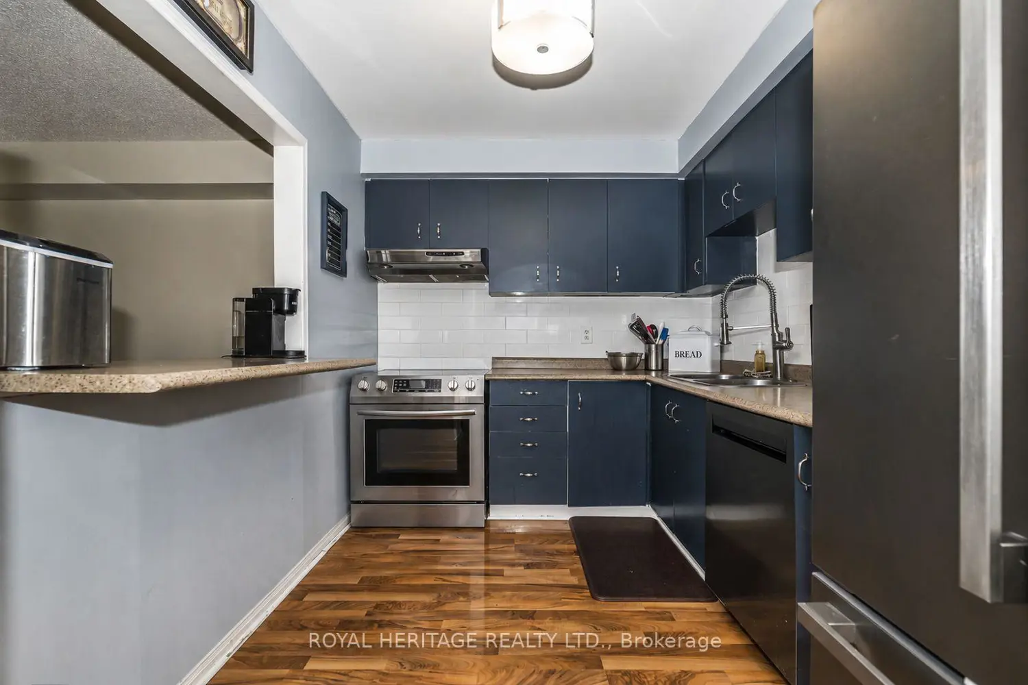 35 Hughes Crescent photo 2