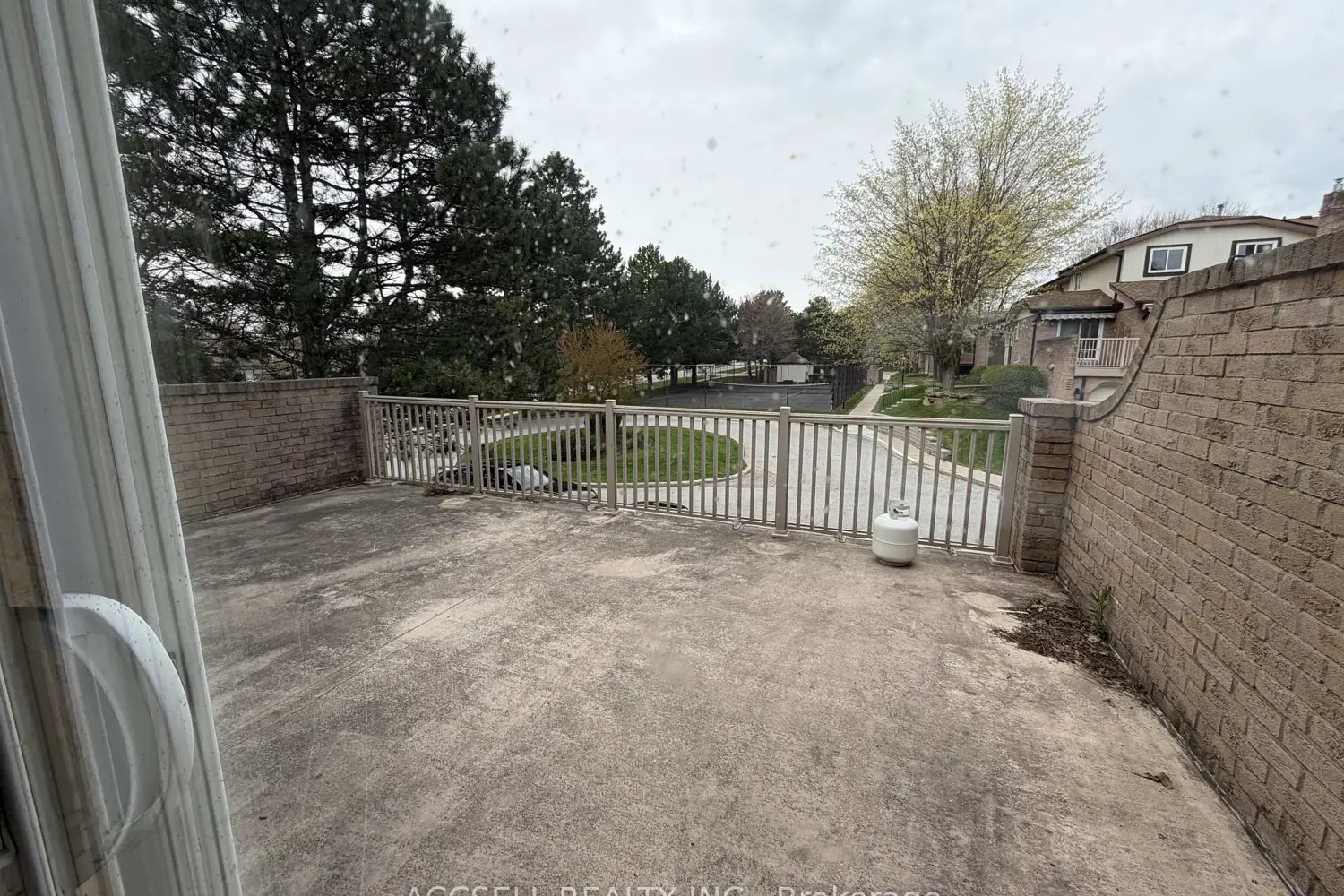 1510 Upper Middle Road 4 photo 3