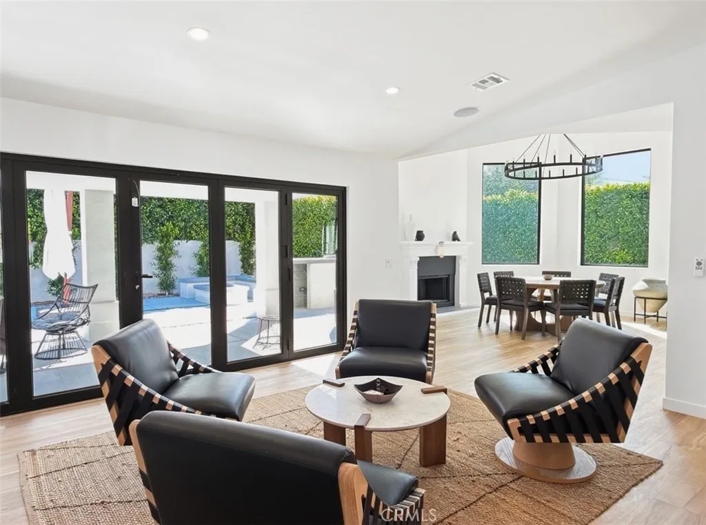 363 W Yorba Rd, Palm Springs, CA 92262 photo 3