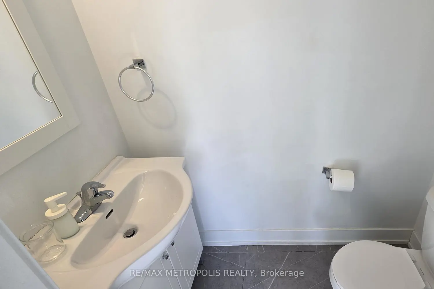 Additional image 17 of 447 Lansdowne Avenue
