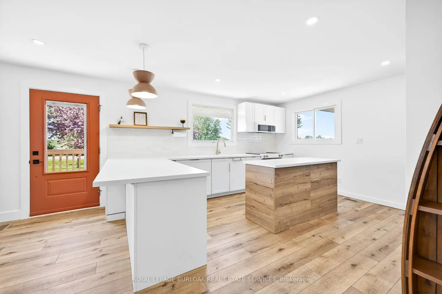 5391 Rainham Road photo 5