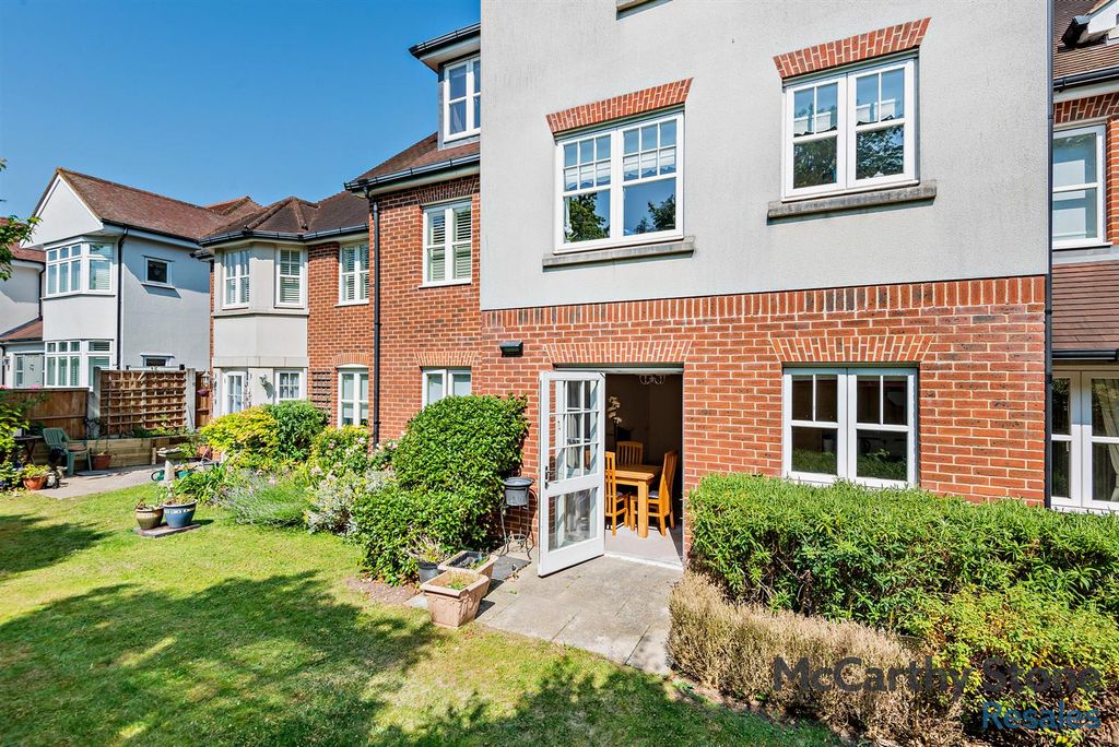 1 bed flat for saleStewart Court, High Street, Epping CM16
