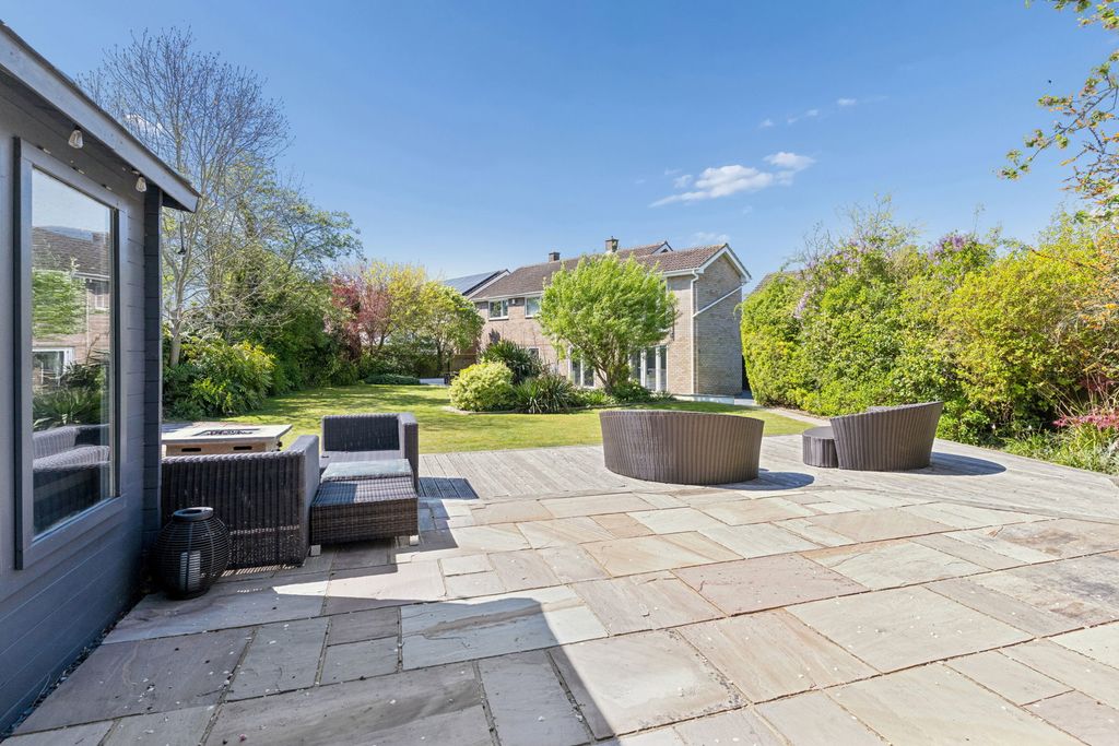 Additional image 30 of 5 bed detached house for saleCoombe Drive, Dunstable LU6