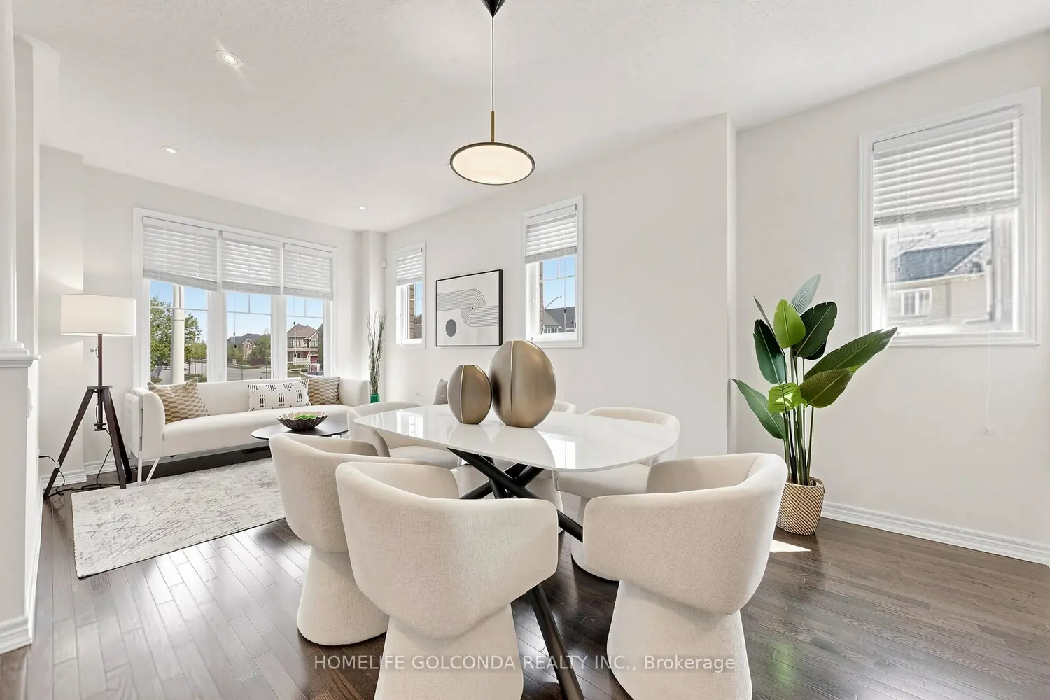 84 Pavlova Crescent photo 3