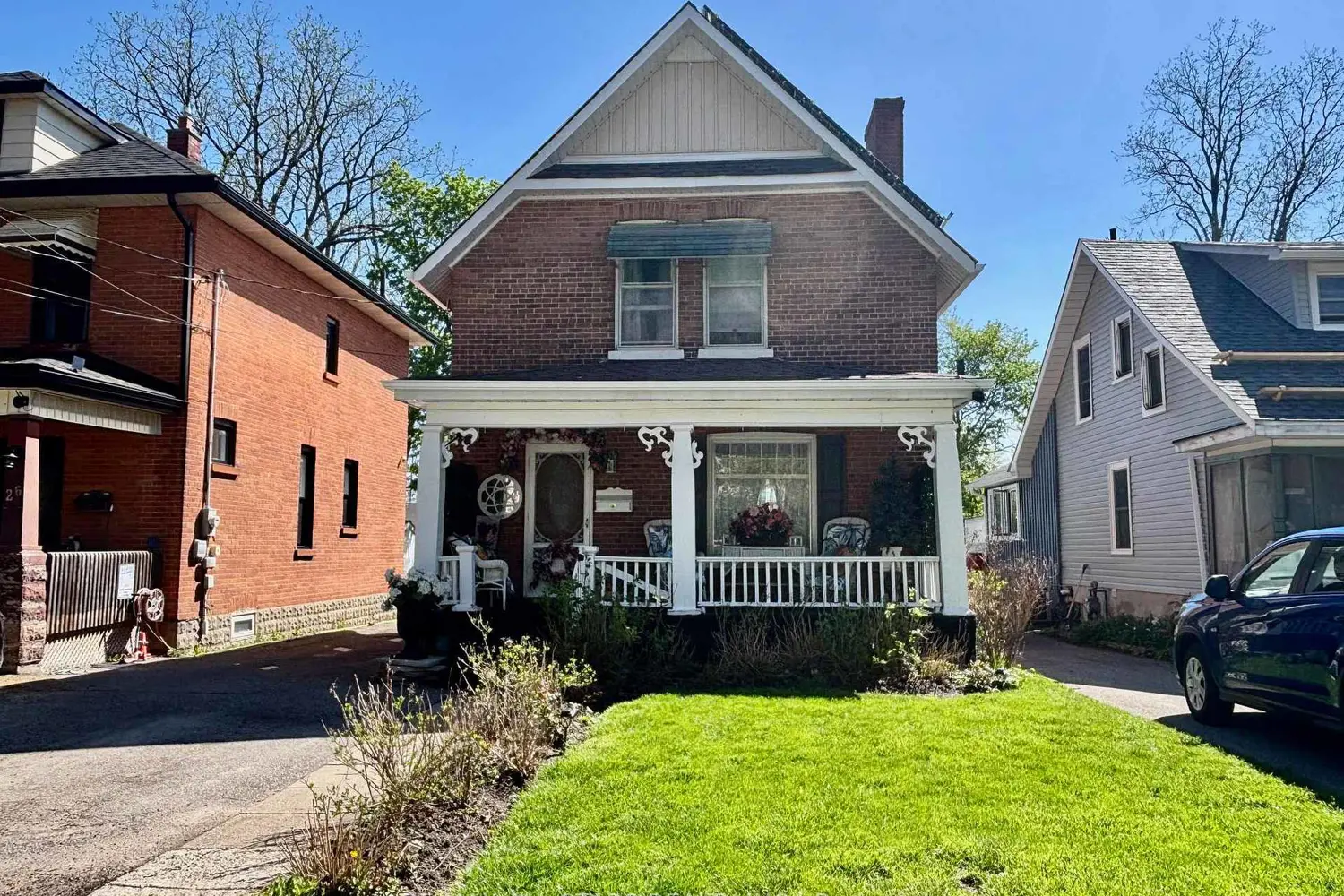 28 Simcoe Street