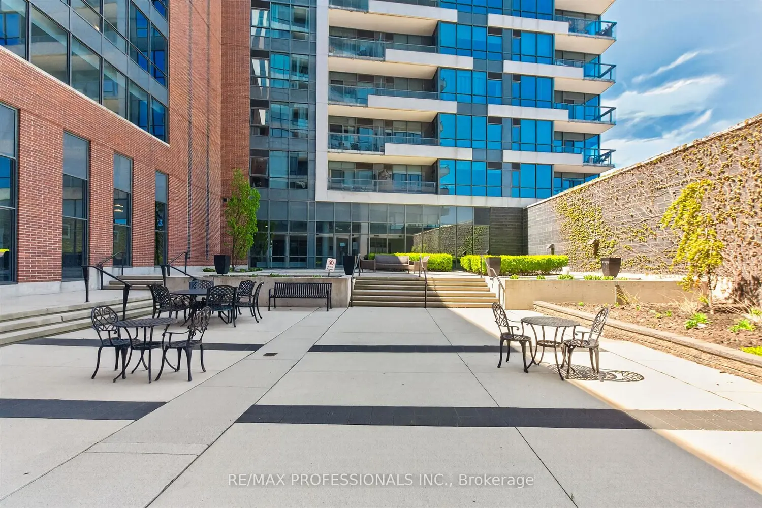 Additional image 8 of 1 Hurontario Street 413