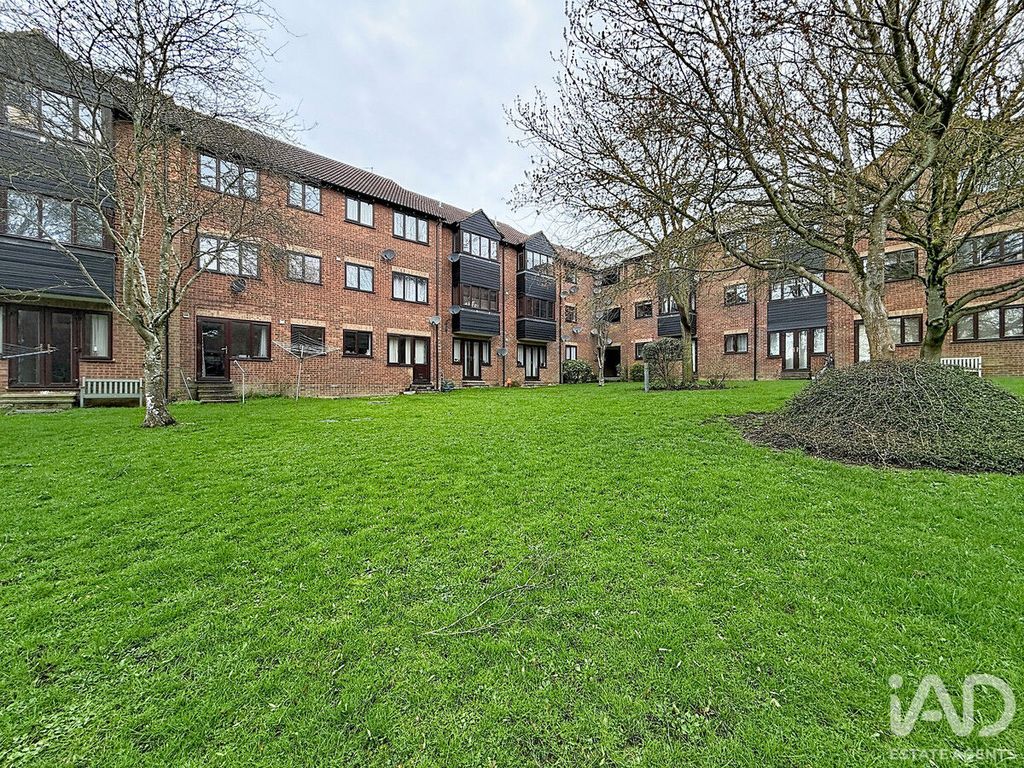1 bed flat for saleHaslers Lane, Dunmow CM6