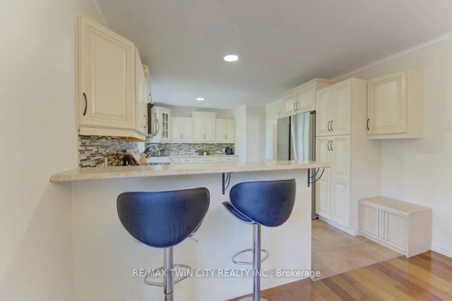 3429 Nafziger Road photo 4