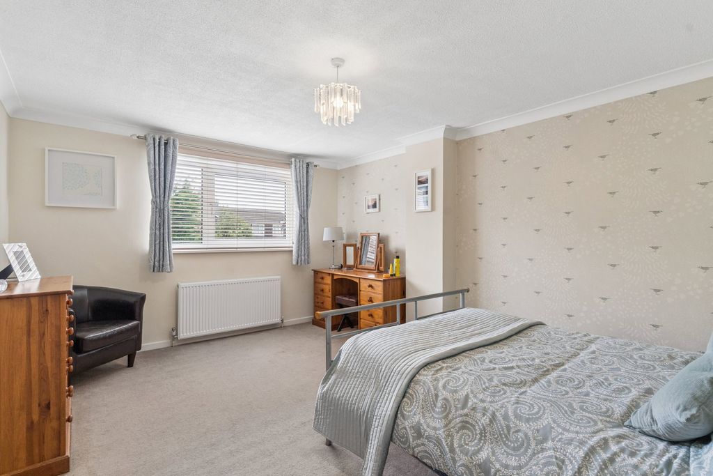 Additional image 6 of 3 bed detached house for saleSeamons Close, Dunstable LU6