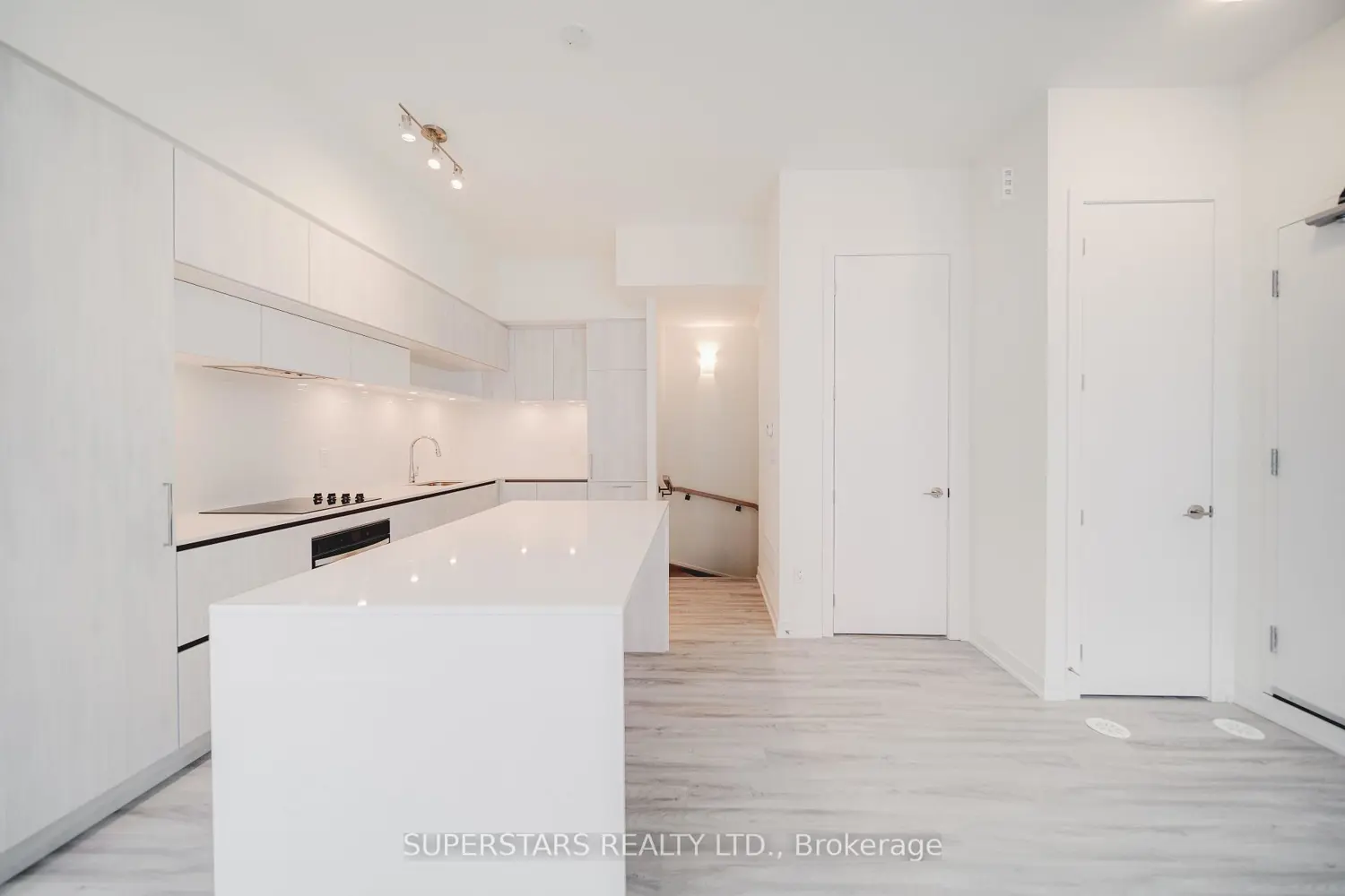 14 David Eyer Road 1005 photo 5