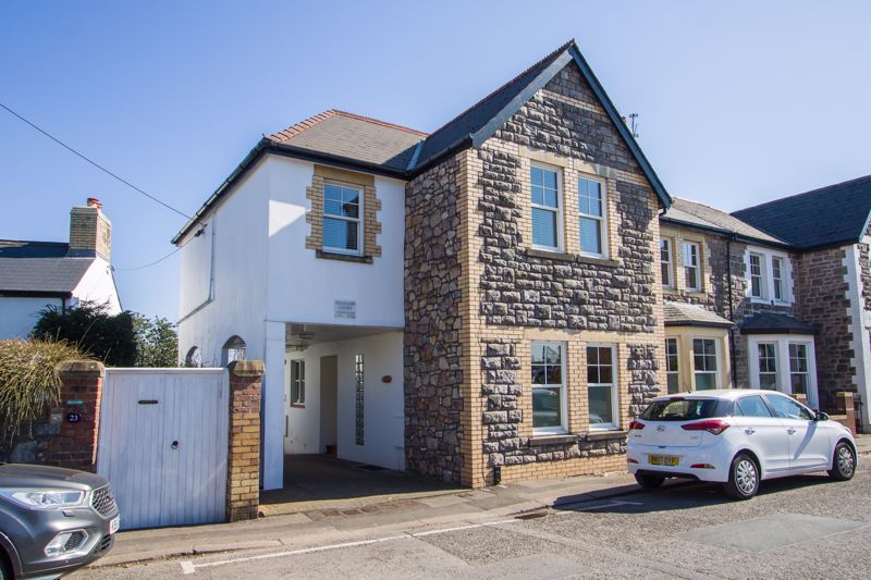 2 bed flat for saleStation Court, Station Road, Dinas Powys CF64