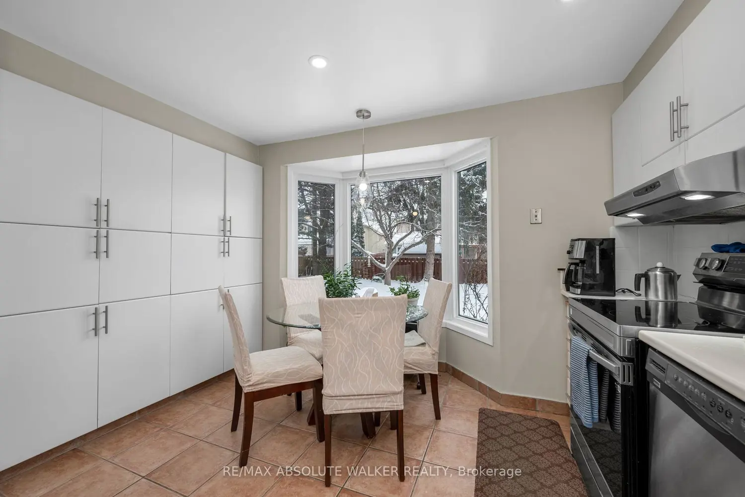 1849 Montereau Avenue photo 5