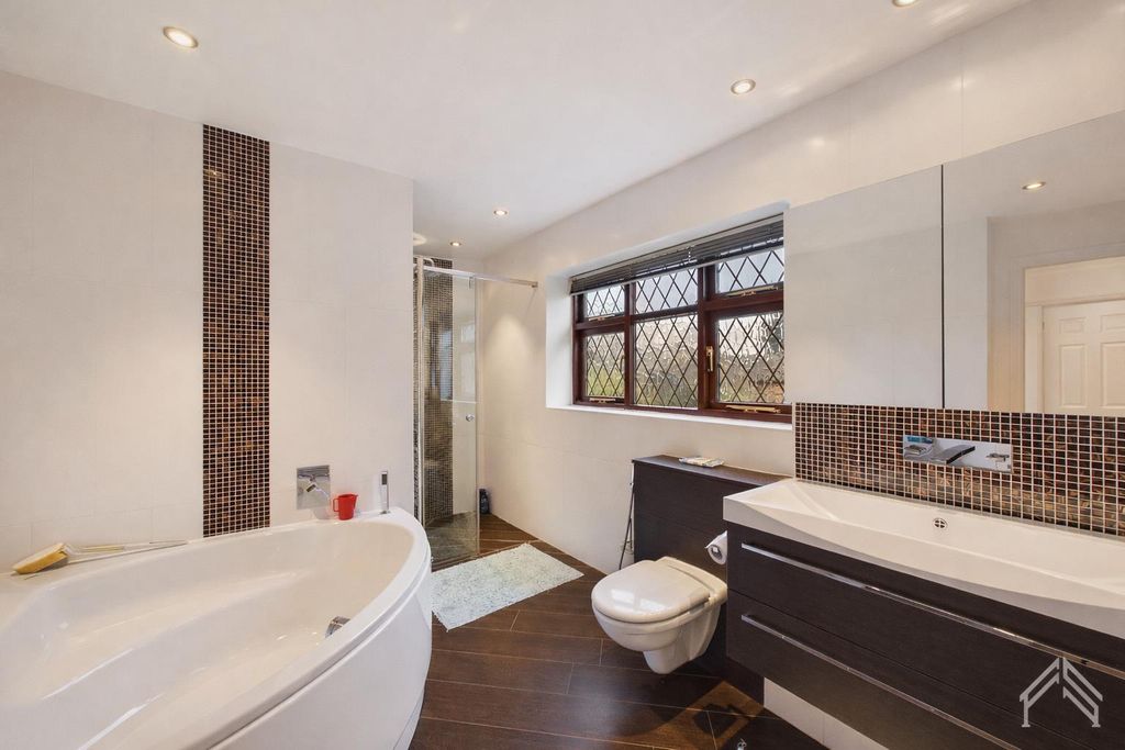 Additional image 18 of 7 bed detached house for saleHamlyn Close, London HA8