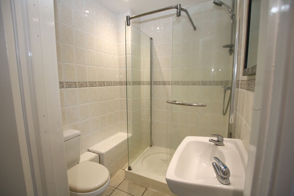 1 bed flat for saleThe Close, Dunmow CM6 photo 3