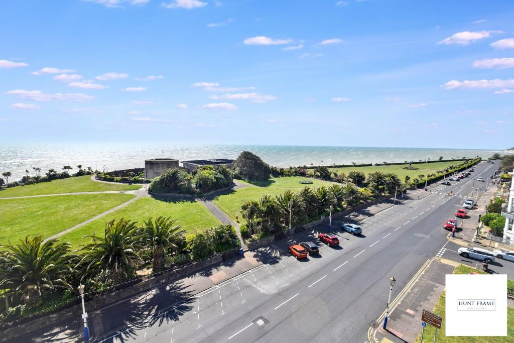 4 bed flat for saleKing Edwards Parade, Eastbourne BN21 photo 3
