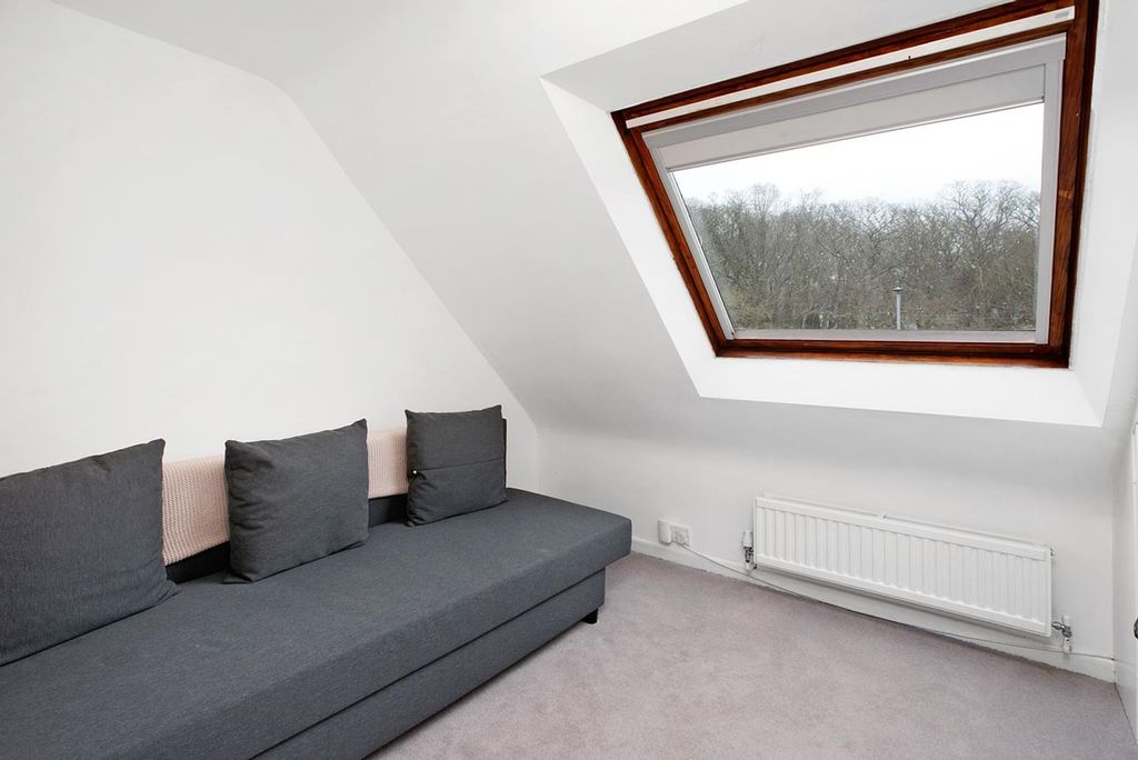 Additional image 8 of 3 bed flat for saleExeter Road, Dawlish EX7