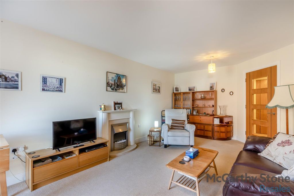 Additional image 3 of 2 bed flat for saleElliott Court, High Street North, Dunstable LU6