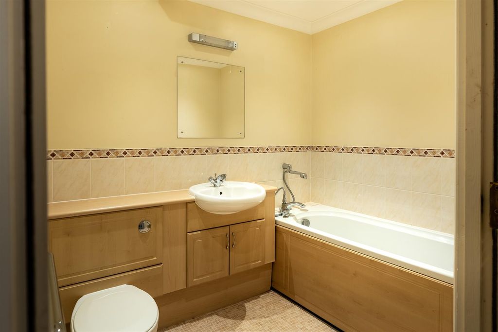 Additional image 10 of 3 bed flat for saleCowes, Isle Of Wight PO31